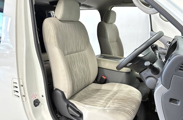 ニッサンNV350キャラバンワゴン GX