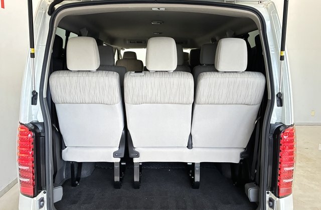 ニッサンNV350キャラバンワゴン GX