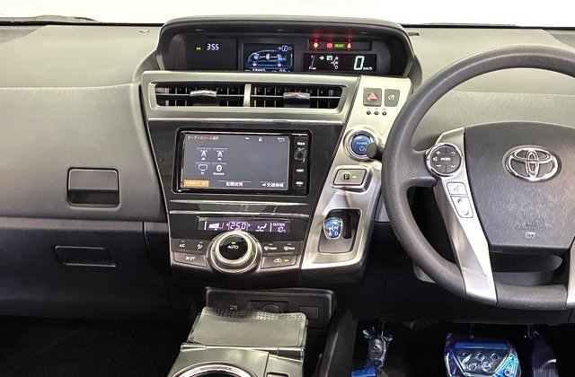 トヨタプリウスαS