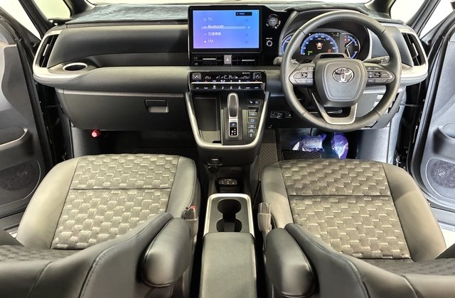 トヨタヴォクシーハイブリッド S-Z