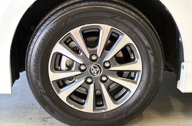 トヨタエスクァイアハイブリッドGi プレミアムパッケージ