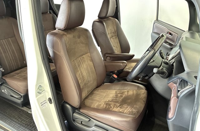 トヨタエスクァイアハイブリッドGi プレミアムパッケージ