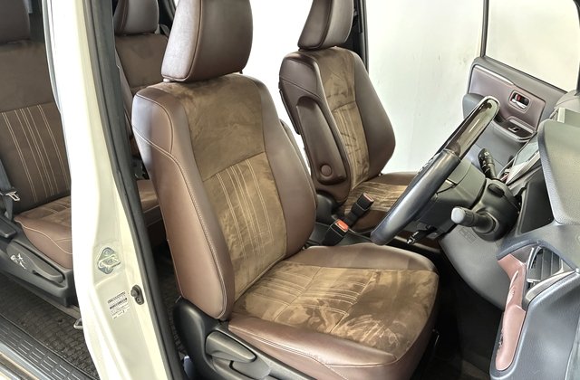 トヨタエスクァイアハイブリッドGi プレミアムパッケージ