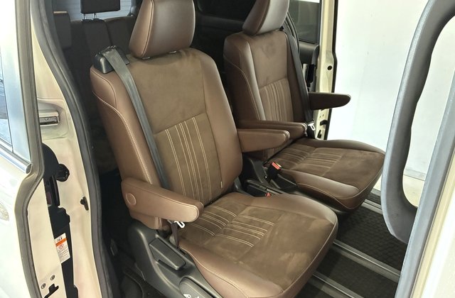 トヨタエスクァイアハイブリッドGi プレミアムパッケージ