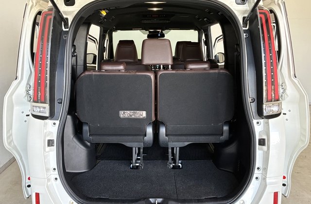 トヨタエスクァイアハイブリッドGi プレミアムパッケージ