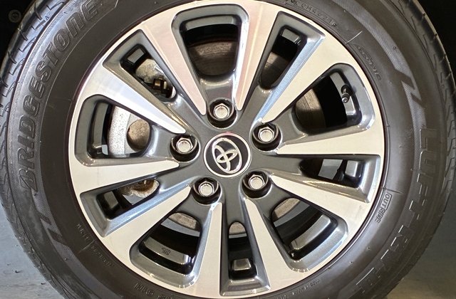 トヨタエスクァイアハイブリッドGi プレミアムパッケージ