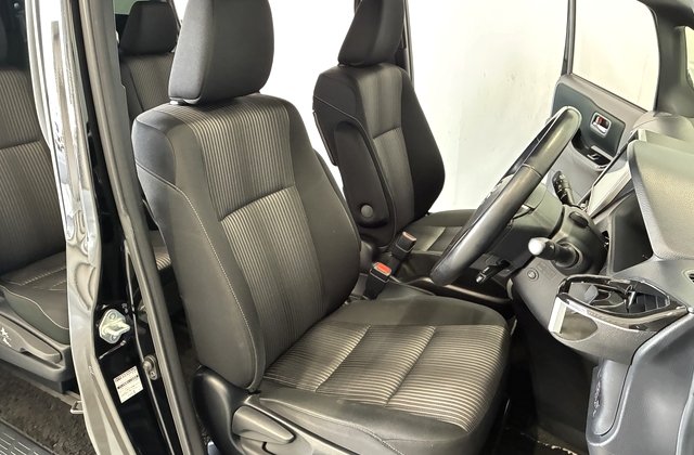 トヨタヴォクシーハイブリッドZS 煌II