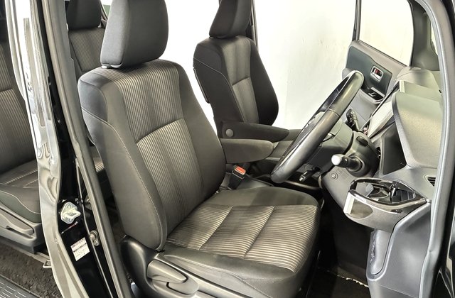 トヨタヴォクシーハイブリッドZS 煌II