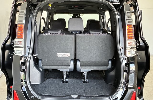 トヨタヴォクシーハイブリッドZS 煌II