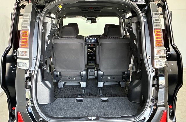 トヨタヴォクシーハイブリッドZS 煌II