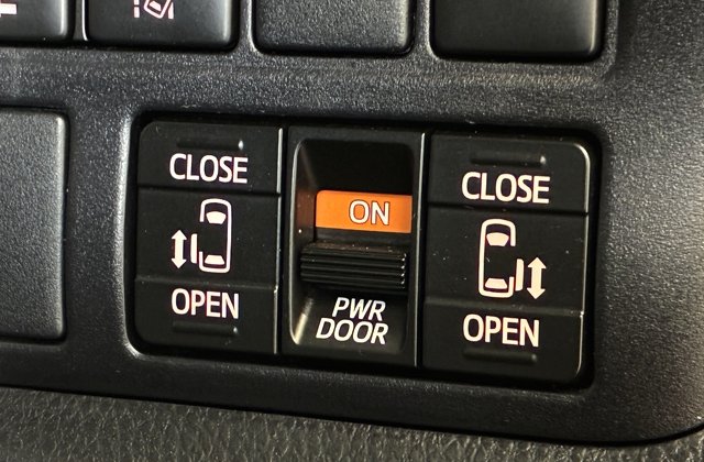 トヨタヴォクシーハイブリッドZS 煌II