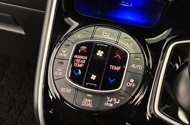 トヨタヴォクシーハイブリッドZS 煌II