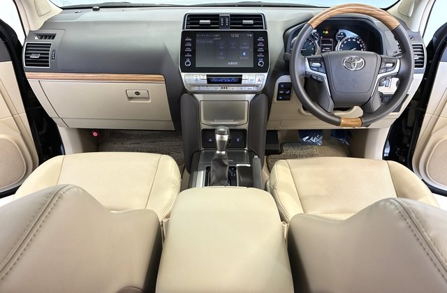 トヨタランドクルーザープラドTX Lパッケージ マッドブラックエディション