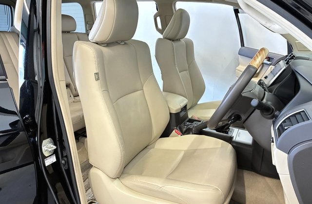 トヨタランドクルーザープラドTX Lパッケージ マッドブラックエディション