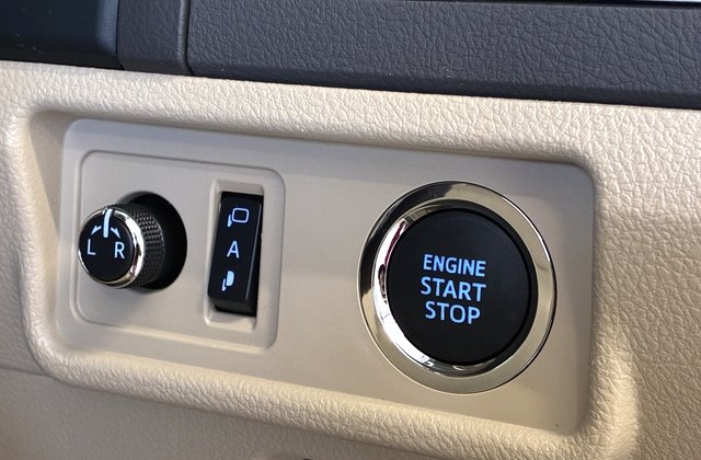 トヨタランドクルーザープラドTX Lパッケージ マッドブラックエディション