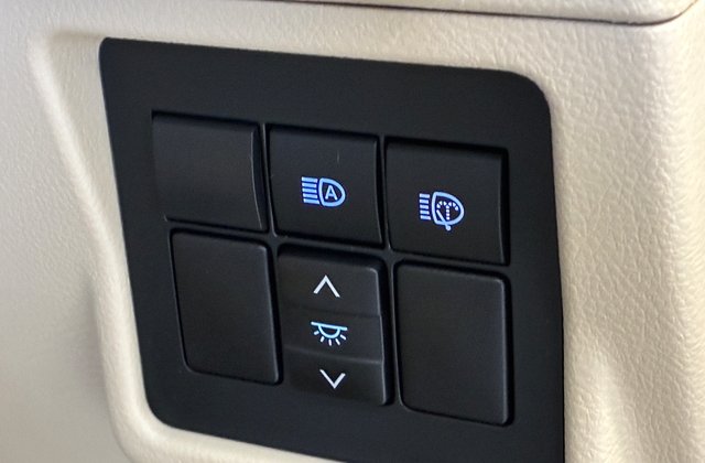 トヨタランドクルーザープラドTX Lパッケージ マッドブラックエディション