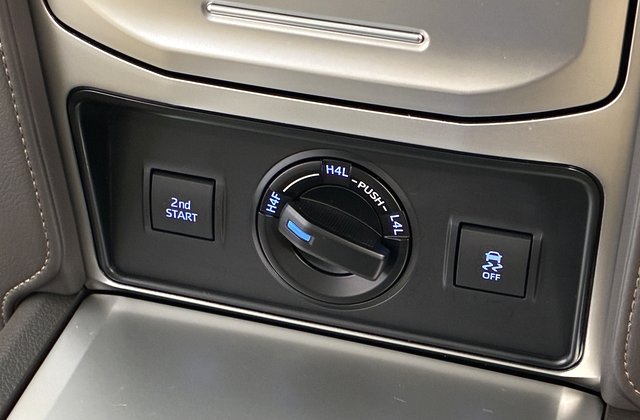 トヨタランドクルーザープラドTX Lパッケージ マッドブラックエディション