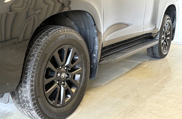 トヨタランドクルーザープラドTX Lパッケージ マッドブラックエディション