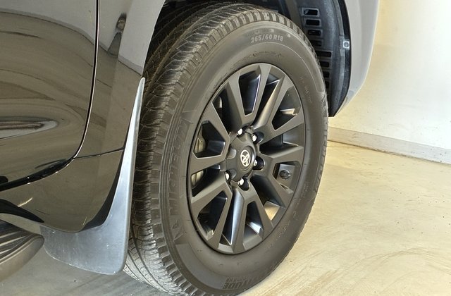 トヨタランドクルーザープラドTX Lパッケージ マッドブラックエディション