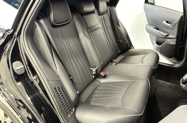 トヨタクラウンハイブリッドRS