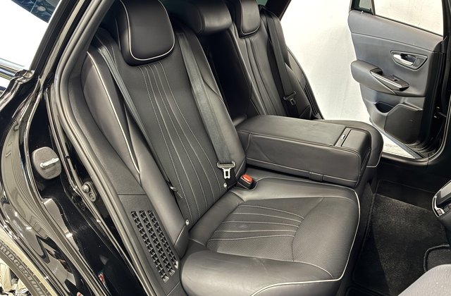 トヨタクラウンハイブリッドRS