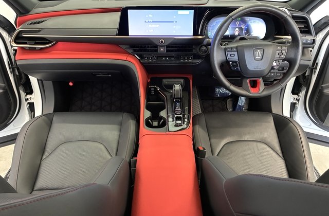 トヨタクラウンスポーツプラグインハイブリッド RS