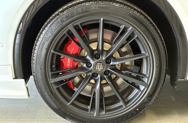 トヨタクラウンスポーツプラグインハイブリッド RS