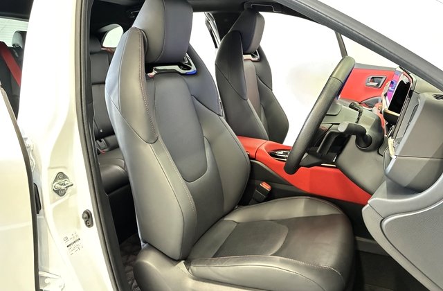 トヨタクラウンスポーツプラグインハイブリッド RS