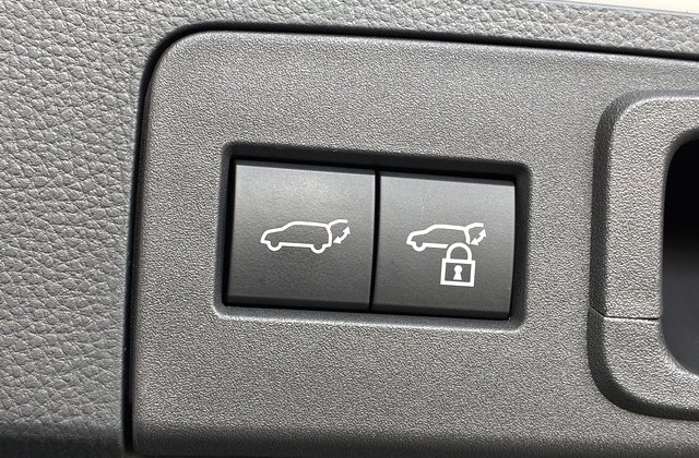 トヨタクラウンスポーツプラグインハイブリッド RS