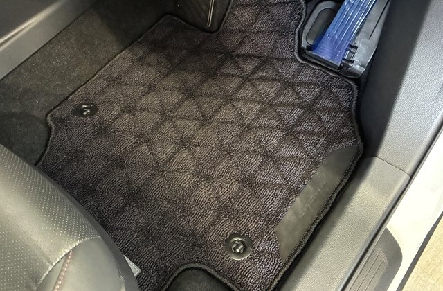 トヨタクラウンスポーツプラグインハイブリッド RS