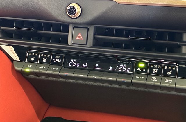 トヨタクラウンスポーツプラグインハイブリッド RS