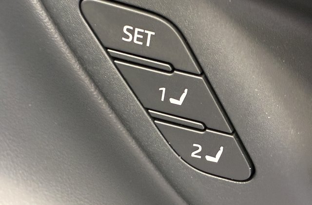 トヨタクラウンスポーツプラグインハイブリッド RS