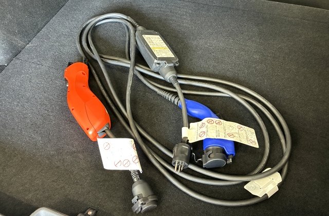 トヨタクラウンスポーツプラグインハイブリッド RS