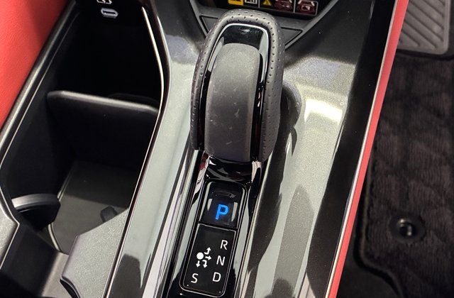 トヨタクラウンスポーツプラグインハイブリッド RS