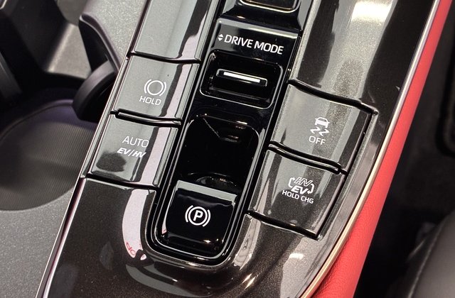 トヨタクラウンスポーツプラグインハイブリッド RS