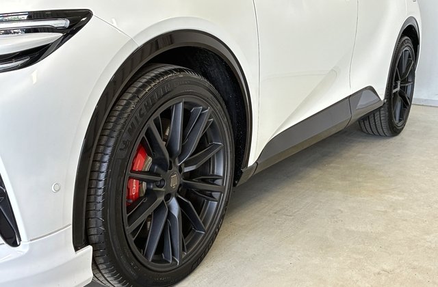 トヨタクラウンスポーツプラグインハイブリッド RS