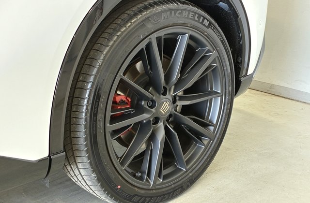 トヨタクラウンスポーツプラグインハイブリッド RS