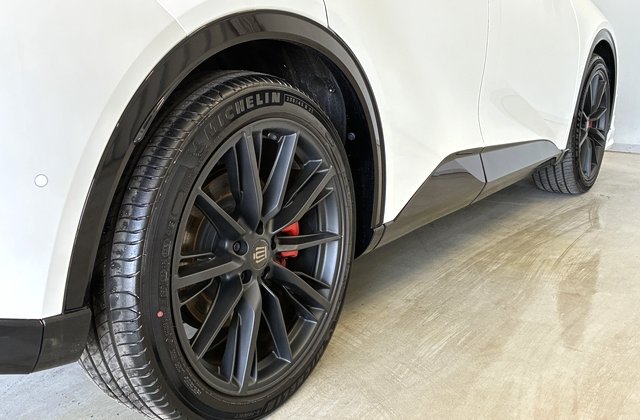 トヨタクラウンスポーツプラグインハイブリッド RS