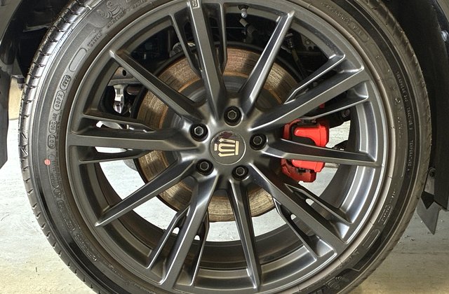 トヨタクラウンスポーツプラグインハイブリッド RS