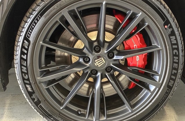 トヨタクラウンスポーツプラグインハイブリッド RS