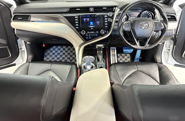 トヨタカムリWS レザーパッケージ