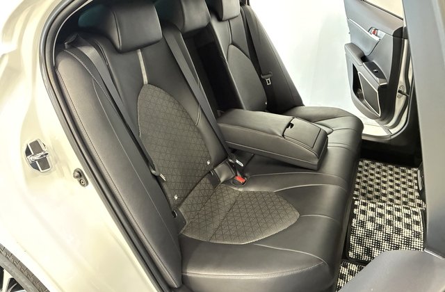 トヨタカムリWS レザーパッケージ