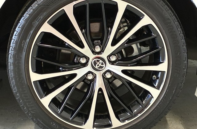 トヨタカムリWS レザーパッケージ