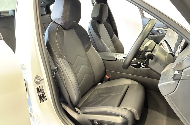 BMW5シリーズ523i  ザ ファースト エディション