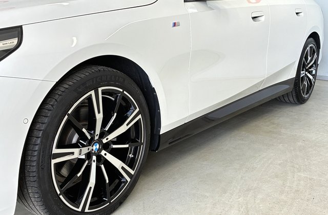 BMW5シリーズ523i  ザ ファースト エディション