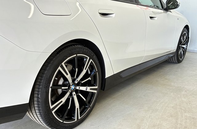 BMW5シリーズ523i  ザ ファースト エディション