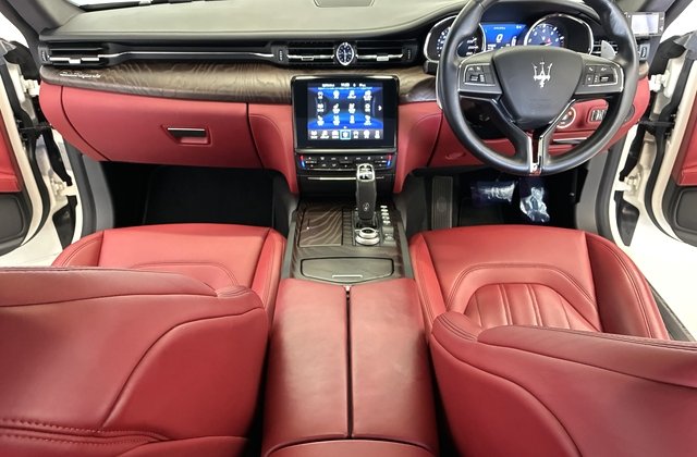 マセラティクワトロポルテベースグレード