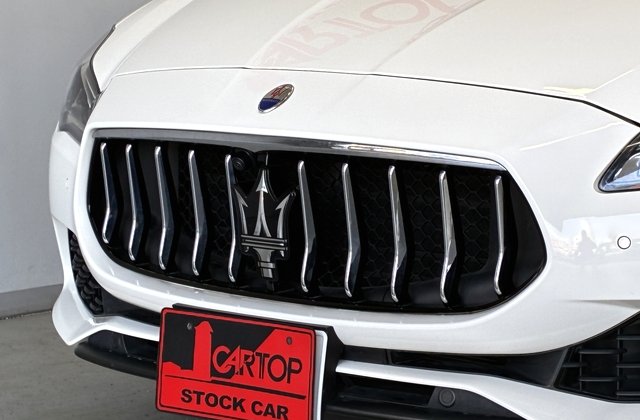 マセラティクワトロポルテベースグレード