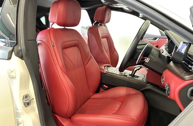 マセラティクワトロポルテベースグレード