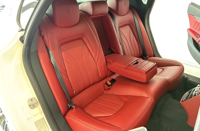 マセラティクワトロポルテベースグレード